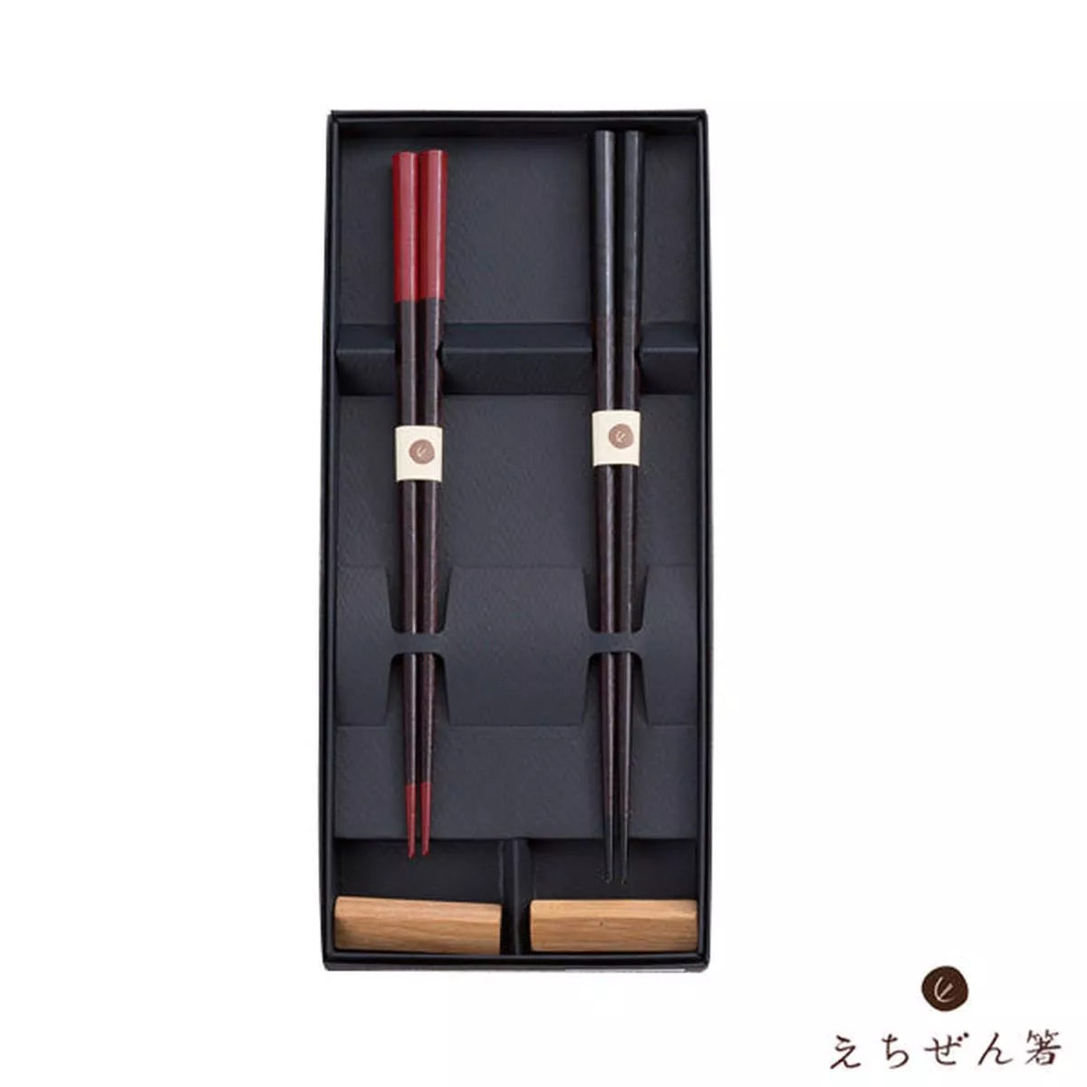 ”KUTSUROGI ” Meoto-Bashi Chopsticks Set for Married Couples with Rest